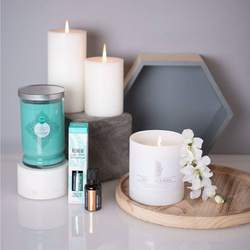 Colonial Candle Wellness large scented jar candle soy blend 16 oz 453 g - Chamomile & Honey
